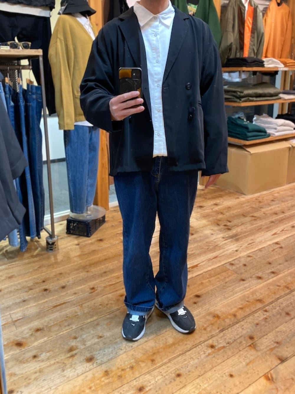 「秋冬コーデ、シンプルスタイル、リラックススタイル、オトナカジュアル、秋服準備はじめました、お出かけコーデ、ワイドパンツ、テーラードジャケット、カジュアルコーデ、大人カジュアル、大人コーデ、カジュアル、テーラード、京都」｜「US.BOARDERのアイテム（シャツ/ブラウス、ホワイト系）」を使った、USboarder matsushitaさん（メンズ・172cm）の秋コーディネートの1枚目の写真