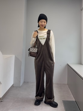 「アイテム（サロペット/オーバーオール、ブラウン系）」を使った、yumiさん（レディース・165cm）の秋コーディネート