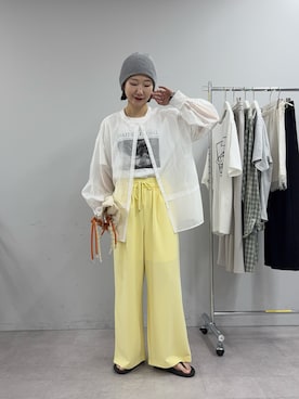 「CIAOPANIC TYPY（チャオパニックティピー）の【とにかくトリコ/5サイズ展開】とろみイージーパンツ（スラックス、イエロー系）」を使った、yumiさん（レディース・165cm）の春コーディネート