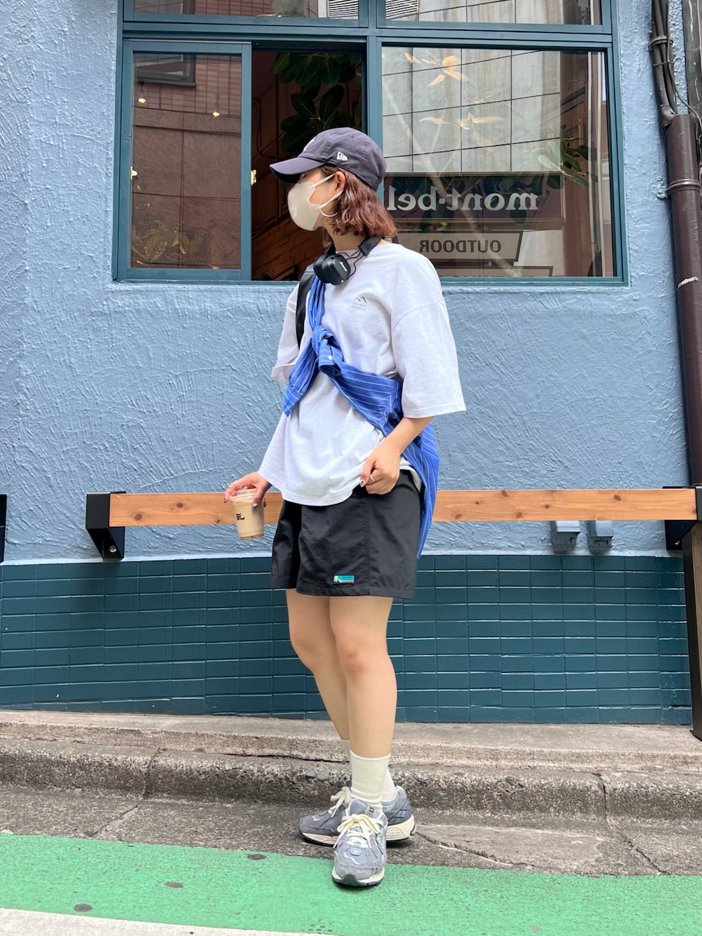 「休日スタイル、お出かけコーデ日記、スニーカー、春夏コーデ、キャップ、ショートパンツ、ストライプシャツ、franklinclimbing、CIAOPANIC TYPY、高身長女子、骨格ナチュラルコーデ、Tシャツ、ラフコーデ、プチプラ、スポーツミックス」｜「Franklin Climbingの【Franklin Climbing】水陸両用マウンテンバギーズショートパンツ（水着、ブラック系）」を使った、yumiさん（骨格ナチュラル・レディース・165cm）の春コーディネートの1枚目の写真