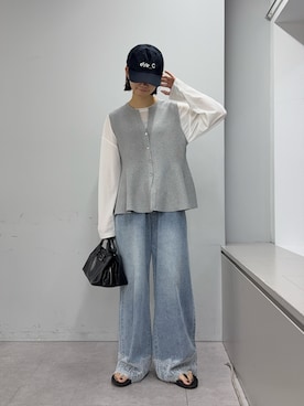 「CIAOPANIC TYPY（チャオパニックティピー）の【ZOZO限定】多機能ペプラムニットベスト（カーディガン/ボレロ、グレー系）」を使った、yumiさん（レディース・165cm）の春コーディネート