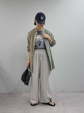 「CIAOPANIC TYPY（チャオパニックティピー）の【とにかくトリコ/5サイズ展開】とろみイージーパンツ（スラックス、グレー系）」を使った、yumiさん（レディース・165cm）の春コーディネート