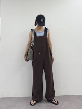「CIAOPANIC TYPY（チャオパニックティピー）の【3サイズ展開】肩ドロストギャザーカットソポンチサロペット（つなぎ/オールインワン、ブラウン系）」を使った、yumiさん（レディース・165cm）の春コーディネート