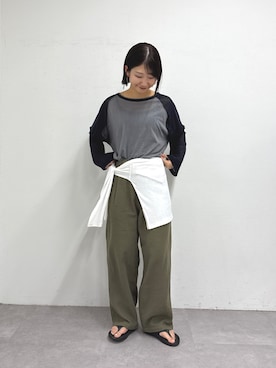 「CIAOPANIC TYPY（チャオパニックティピー）の【15色展開】サイドスリットシアートップス（Tシャツ/カットソー、ホワイト系）」を使った、yumiさん（レディース・165cm）の春コーディネート