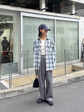 「アイテム（スラックス）」を使った、yumiさん（レディース・165cm）の秋コーディネート