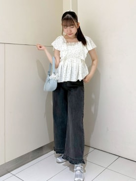 「flower（フラワー）のフリルデニムパンツ（デニムパンツ、ブラック系）」を使った、flowerさん（レディース・164cm）の夏コーディネート