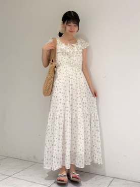 「flower（フラワー）のサニークロシェトート（トートバッグ、ベージュ系）」を使った、flowerさん（レディース・164cm）の夏コーディネート