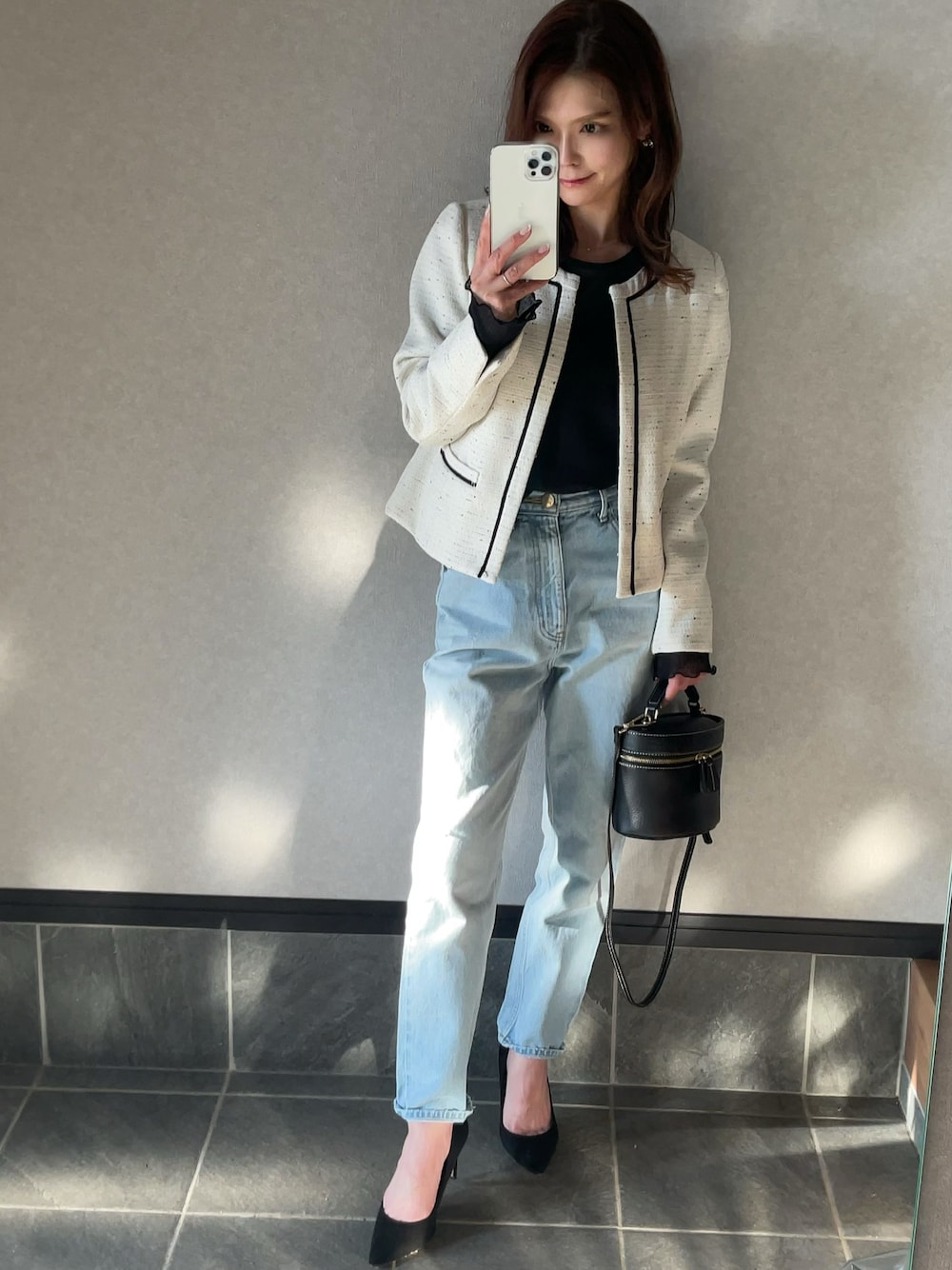 「しまむら、しまパト、はじめましてコーデ、大人カジュアル、今日のコーデ、はるコーデ、ツイードジャケット、きれいめカジュアル、プチプラ、シンプルコーデ、春アウター、ジャケット、デニム、シアー、ジーンズ」｜「しまむらのアイテム（ノーカラージャケット、ホワイト系）」を使った、さやさん（レディース・158cm）の春コーディネートの1枚目の写真