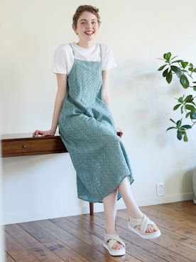 「Minnetonka（ミネトンカ）のMINNETONKA（ミネトンカ） /クロスベルトパファーサンダル 26M03（サンダル、ベージュ系）」を使った、MINNETONKAONLINESHOPさん（レディース・160cm）の春コーディネート