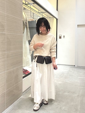 「Whim Gazette（ウィムガゼット）の刺繍Vガゼットプルオーバー（シャツ/ブラウス、ベージュ系）」を使った、take3momさん（レディース・149cm）の春コーディネート