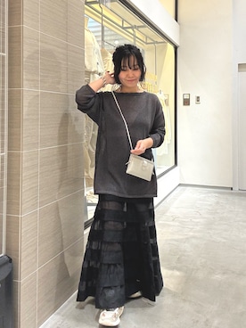 「Whim Gazette（ウィムガゼット）のボートネックペーパーヤーンプルオーバー（ニット/セーター、グレー系）」を使った、take3momさん（レディース・149cm）の春コーディネート