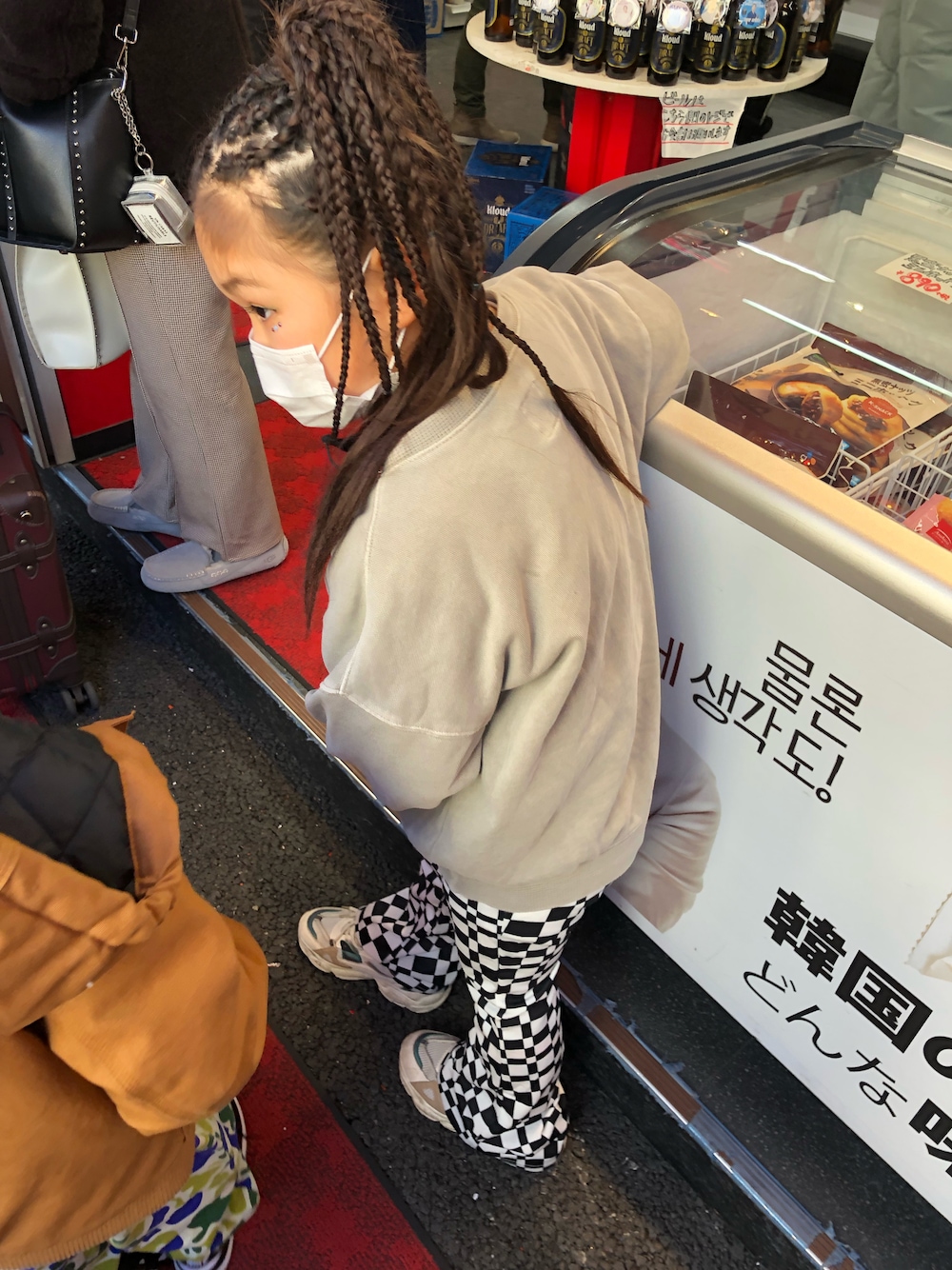 「キッズファッション、おんなのこコーデ、シンプルコーデ、おしゃれさんと繋がりたい」｜「MARKEY'Sのアイテム（スウェット、ベージュ系）」を使った、mikaさん（キッズ・120cm）の冬コーディネートの1枚目の写真
