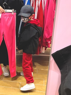 「アイテム（スウェットパンツ、レッド系）」を使った、chelmom1126さん（レディース・163cm）の春コーディネート