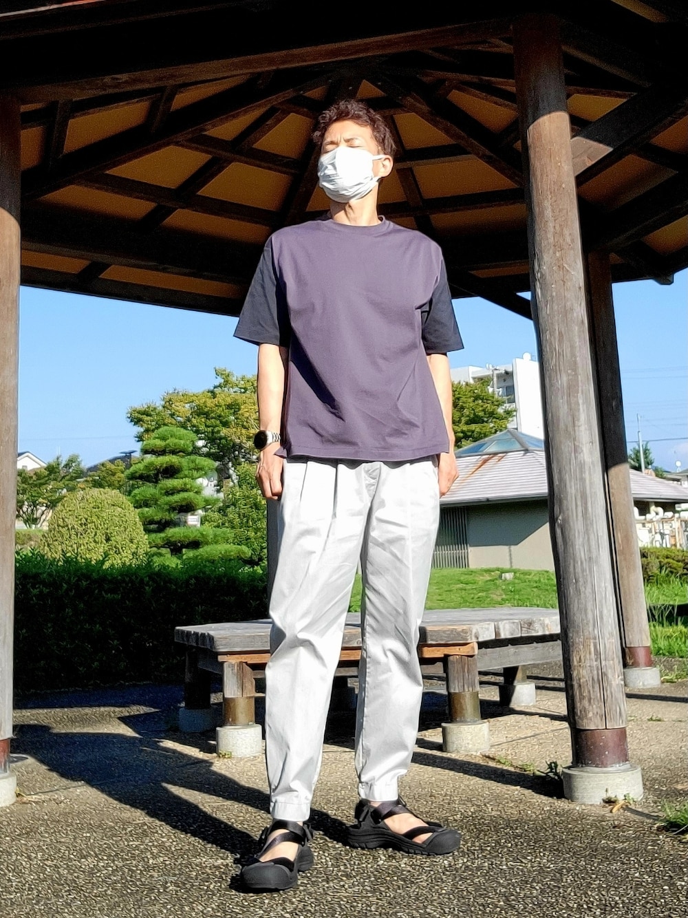 「NANO universeのアイテム（Tシャツ/カットソー、グレー系）」を使った、mandreamさん（メンズ・170cm）の秋コーディネートの1枚目の写真