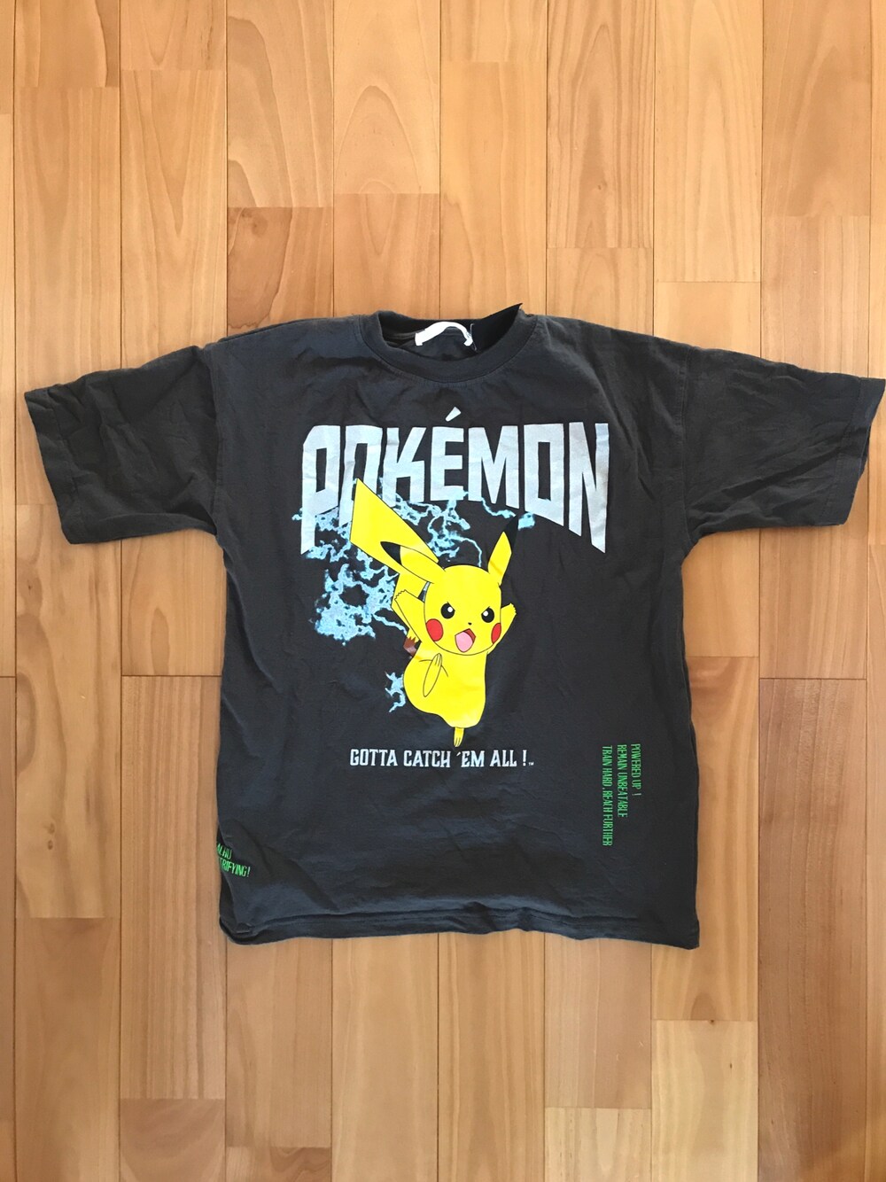 「ポケモン、pokemon、ZARA KIDS、ザラキッズ」｜「ZARAのアイテム（Tシャツ/カットソー、グレー系）」を使った、涼さん（キッズ・120cm）の春コーディネートの1枚目の写真
