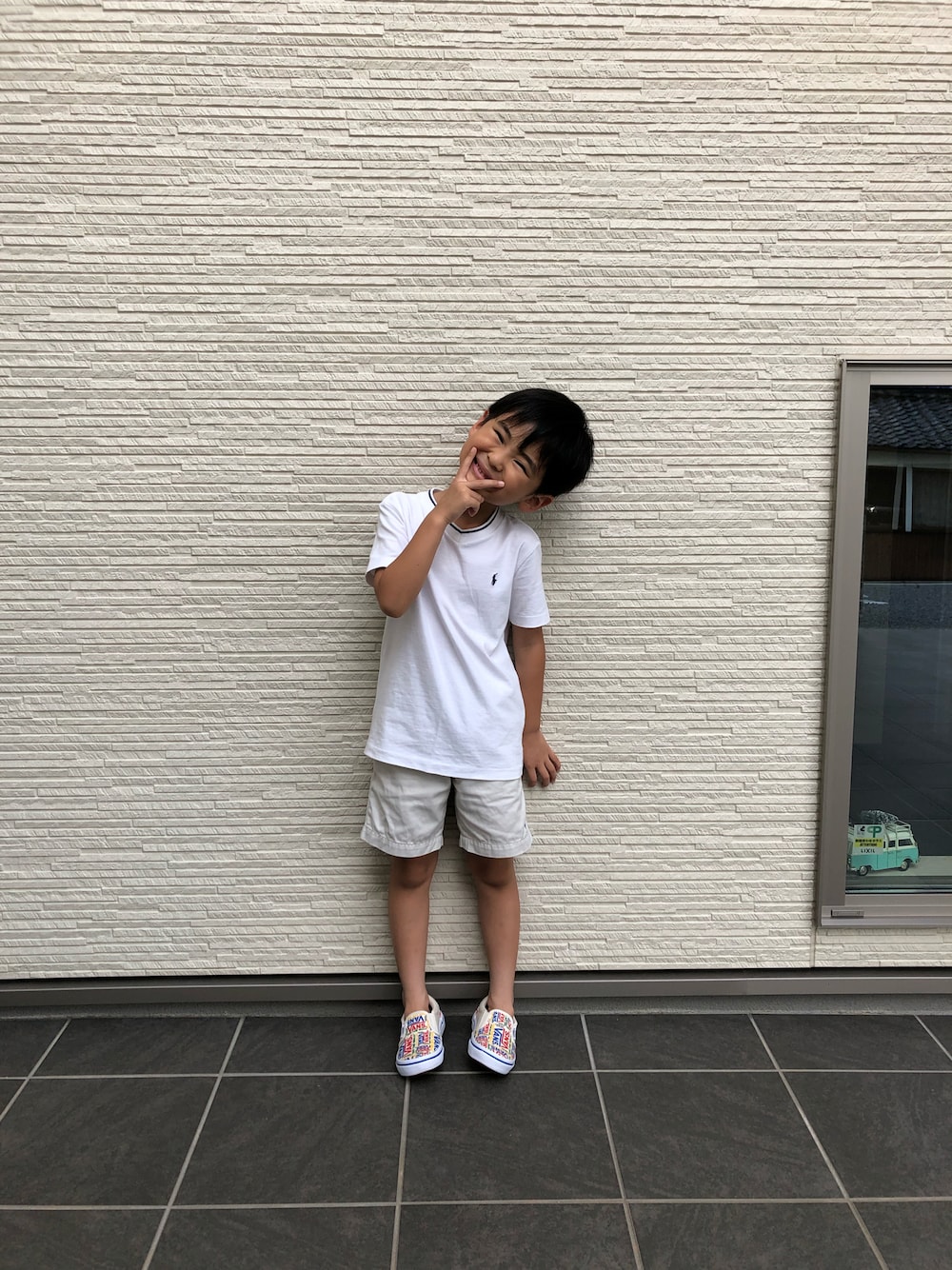 「男の子、キッズコーデ、休日スタイル、今日のコーデ、ショートパンツ、むすこーで、スリッポン、バンズ」｜「POLO RALPH LAURENのアイテム（Tシャツ/カットソー、ホワイト系）」を使った、みなむしこさん（キッズ・110cm）の夏コーディネートの1枚目の写真