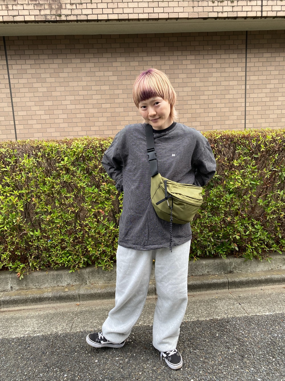 ルーズシルエットカラースウェットパンツを使った人気