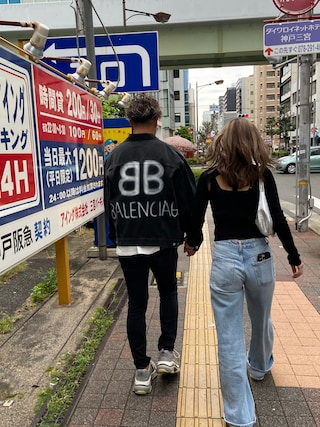 BALENCIAGAのデニムジャケットを使った人気ファッションコーディネート