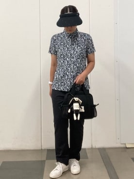 「adabat（アダバット）の【吸水速乾】リップルフラワープリントポロシャツ（ポロシャツ、ブラック系）」を使った、村田　恵さん（レディース・160cm）の夏コーディネート