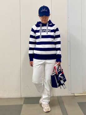 「adabat（アダバット）のボーダーニットパーカー（ニット/セーター、ブルー系）」を使った、村田　恵さん（レディース・160cm）の秋コーディネート