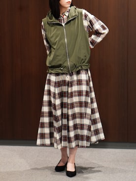 「WALDO（ウォルド）のフーディ裾ドロストベスト（ベスト、グリーン系）」を使った、WALDOさん（レディース・172cm）の夏コーディネート