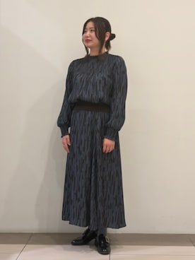 「WALDO（ウォルド）のブロックストライプ柄シャーリングブラウス（襯衫、ブルー系）」を使った、WALDOさん（レディース・172cm）の秋コーディネート