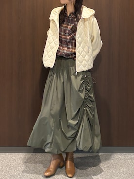 「WALDO（ウォルド）のウエストゴムアシメバルーンスカート（裙子、グリーン系）」を使った、WALDOさん（レディース・172cm）の秋コーディネート