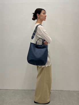 「russet（ラシット）の《本革/510g》スリム2WAYトートバッグ <エンボスモノグラム>（トートバッグ、ブルー系）」を使った、ka97naさん（レディース・164cm）の秋コーディネート