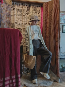 「ADAM ET ROPE'（アダムエロペ）のアイテム（カーディガン/ボレロ、グリーン系）」を使った、くらのすけさん（レディース・158cm）の春コーディネート