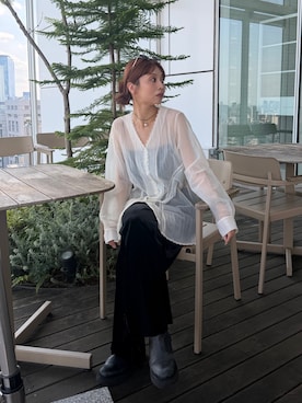 「CODE A（コードエー）のlace－inset sheer tunic（シャツ/ブラウス、ホワイト系）」を使った、kanami927さん（レディース・161cm）の秋コーディネート