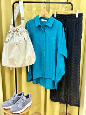 「SHOO・LA・RUE（シューラルー）の【洗える/S-LL/5分袖】1枚でも羽織としても。さらさらドレープシャツ（シャツ/ブラウス、グリーン系）」を使った、くりまろんさん（レディース・165cm）の秋コーディネート