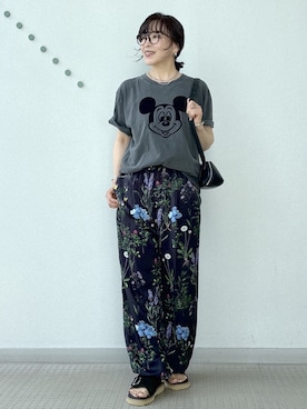 「TICCA（ティッカ）のTICCA（ティッカ）ボタニカルプリントパンツ（その他パンツ、ブルー系）」を使った、kawamuraさん（レディース・154cm）の夏コーディネート