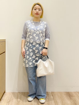 「OPAQUE.CLIP（オペークドットクリップ）のシアー刺繍チュニックブラウス【洗濯機OK】（シャツ/ブラウス、ホワイト系）」を使った、くーみーさん（レディース・153cm）の春コーディネート