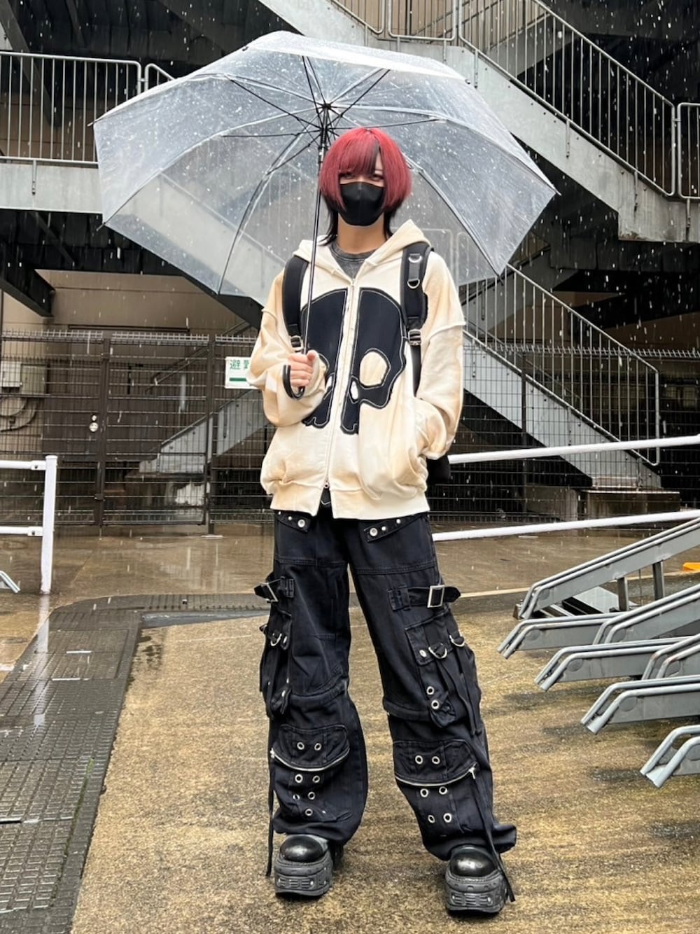 「サブカル、ワイドパンツ、パーカー、ジップパーカー、厚底シューズ、地雷、春コーデ」｜「REFLEMの『REFLEM/レフレム』2WAYワイドデニムカーゴパンツ（デニムパンツ、ブラック系）」を使った、A'GEM/9越谷レイクタウンさん（メンズ・153cm）の春コーディネートの1枚目の写真