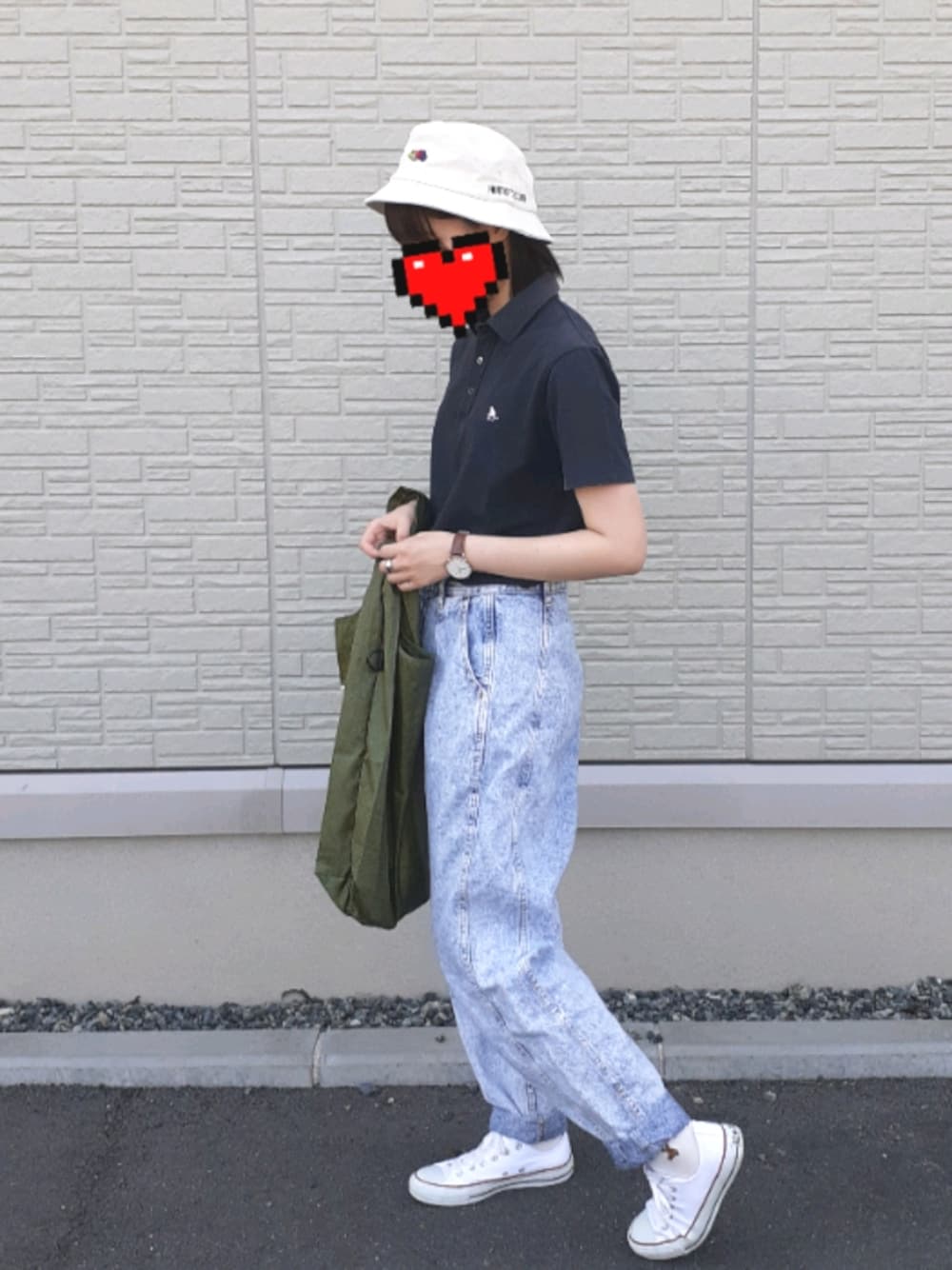「休日コーデ、古着、ポロシャツ、コンバース、SHIPS、カジュアル、アメカジ、プチプラ、ootd、デニムパンツ、古着MIX、バケットハット、トートバッグ」｜「FRUIT OF THE LOOMの【Fruit of the Loom/フルーツオブザルーム】ブランドロゴ刺繍 バケットハット（ハット、ホワイト系）」を使った、ちかさん（レディース・163cm）の秋コーディネートの1枚目の写真