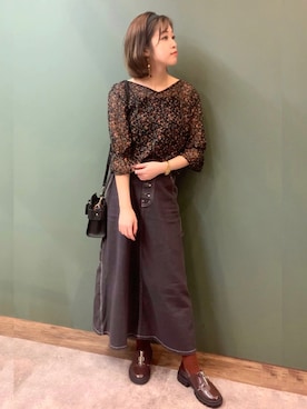 「AZUL by moussy（アズールバイマウジー）の小花柄五分袖フレアブラウス（シャツ/ブラウス、ブラック系）」を使った、𝕪𝕦𝕟𝕒さん（レディース）の秋コーディネート