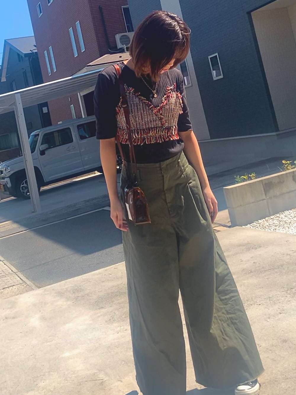 「ワイドパンツ、カーキパンツ、ビスチェ」｜「JEANASISのフリンジミックスカラービスチェ/951740（その他トップス、レッド系）」を使った、𝕪𝕦𝕟𝕒さん（レディース・165cm）の秋コーディネートの1枚目の写真