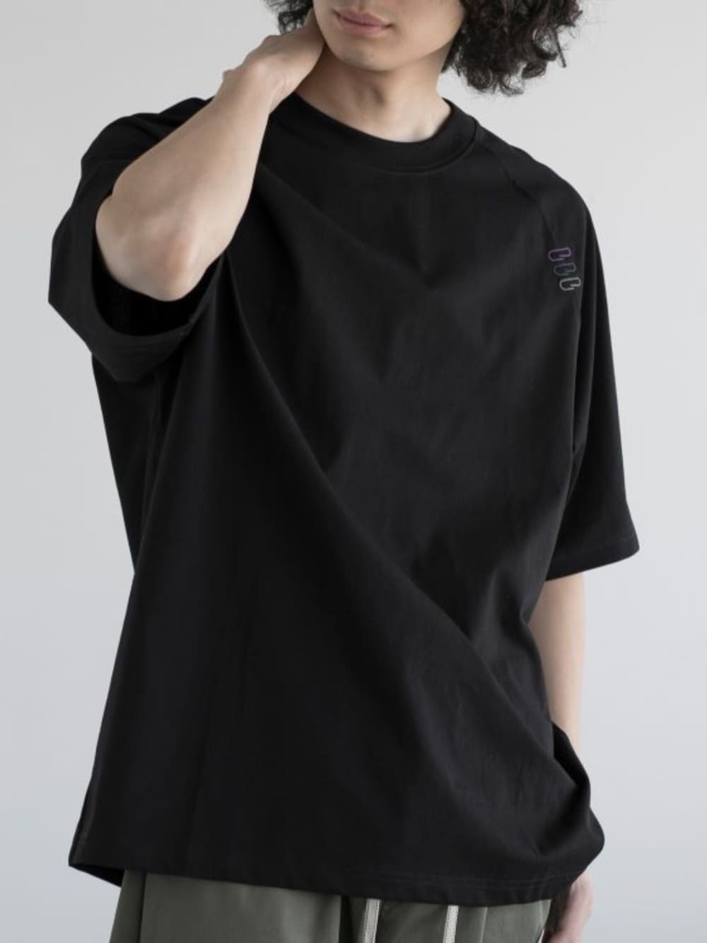 「夏コーデ、プチプラ、大人カジュアル、Tシャツ」｜「aimohaのaimoha men LONG-STAPLE COTTON PAPERCLIP TEE（Tシャツ/カットソー、ブラック系）」を使った、aimohaさん（メンズ・175cm）の夏コーディネートの1枚目の写真