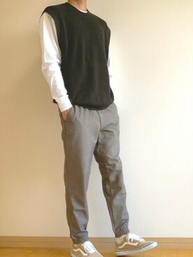 ニット セーターを使った ベージュスニーカー のメンズ人気ファッションコーディネート Wear