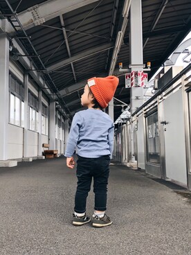 「アイテム（デニムパンツ、ブラック系）」を使った、EMISさん（キッズ・90cm）の秋コーディネート