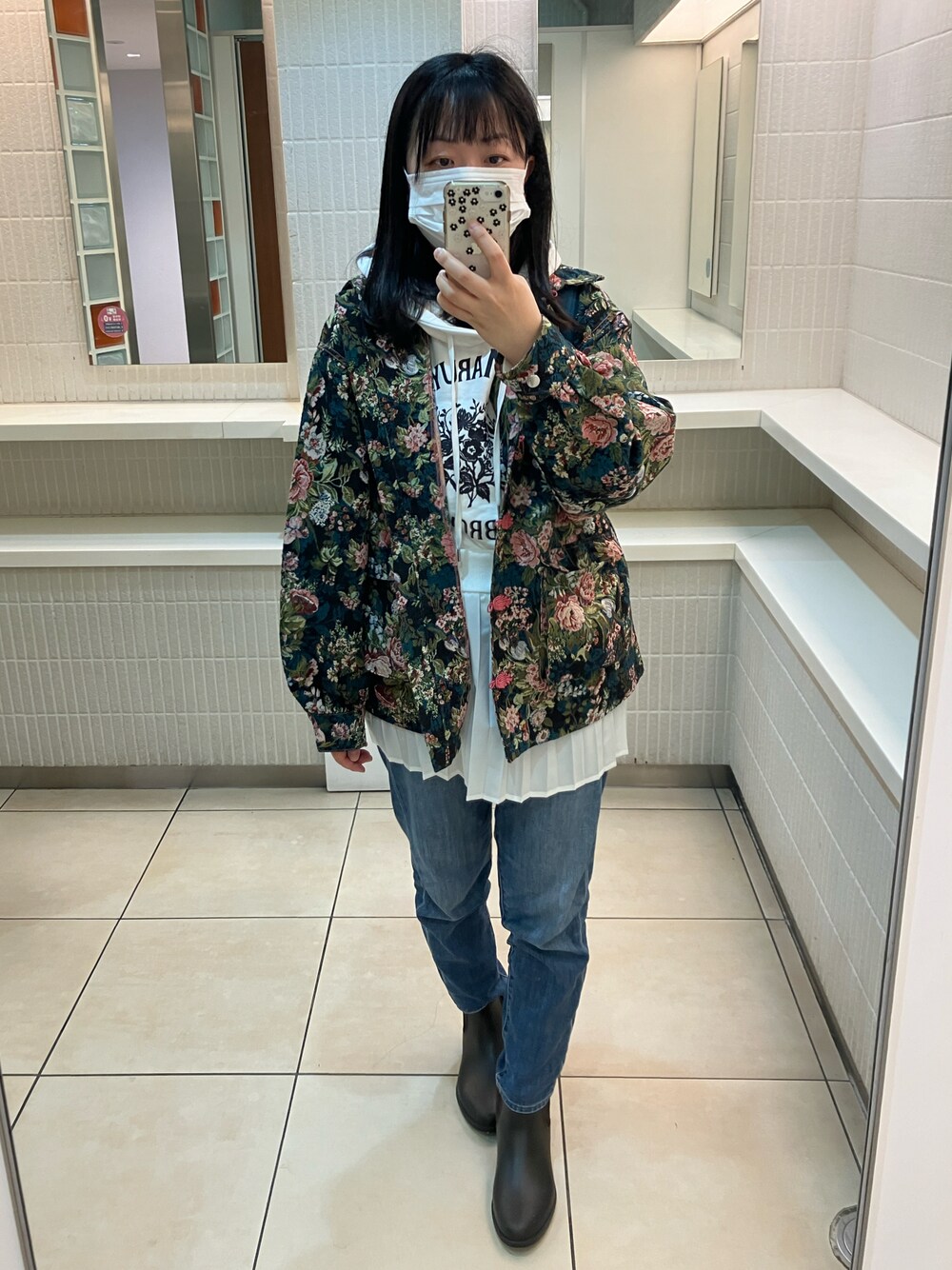 雪雨ページ スリムボーイフレンドフィットアンクルジーンズ（ダメージ）24