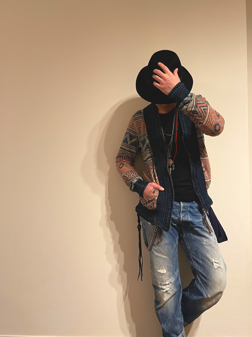 「私の推しブランド、ジョニーデップ、ハット、ネックレス重ね付け、シルバーアクセサリー」｜「Borsalinoのアイテム（ハット、ブラック系）」を使った、つてのろたさん（メンズ・167cm）の冬コーディネートの1枚目の写真
