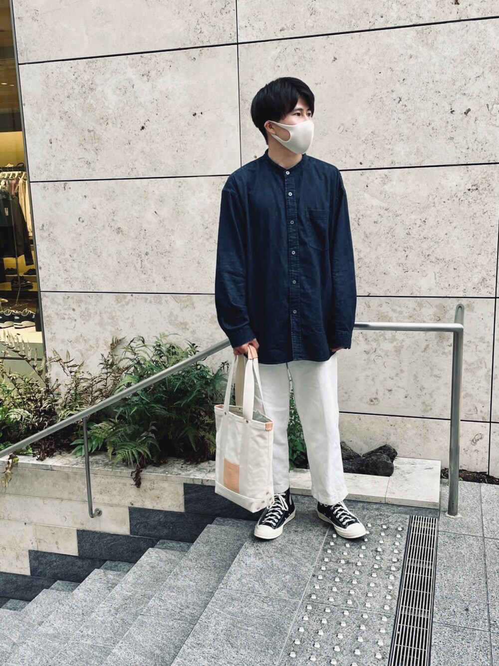 「トートバッグ、大学生、コムデギャルソン、ootd、シンプルコーデ、ノーカラーシャツ、コンバース ハイカット、オトナカジュアル、CT70s、秋服準備はじめました、wearhalloween2021、だから秋服が好き」｜「Hender Schemeのcampus tote big（トートバッグ、ベージュ系）」を使った、iwさん（メンズ・171cm）の秋コーディネートの1枚目の写真