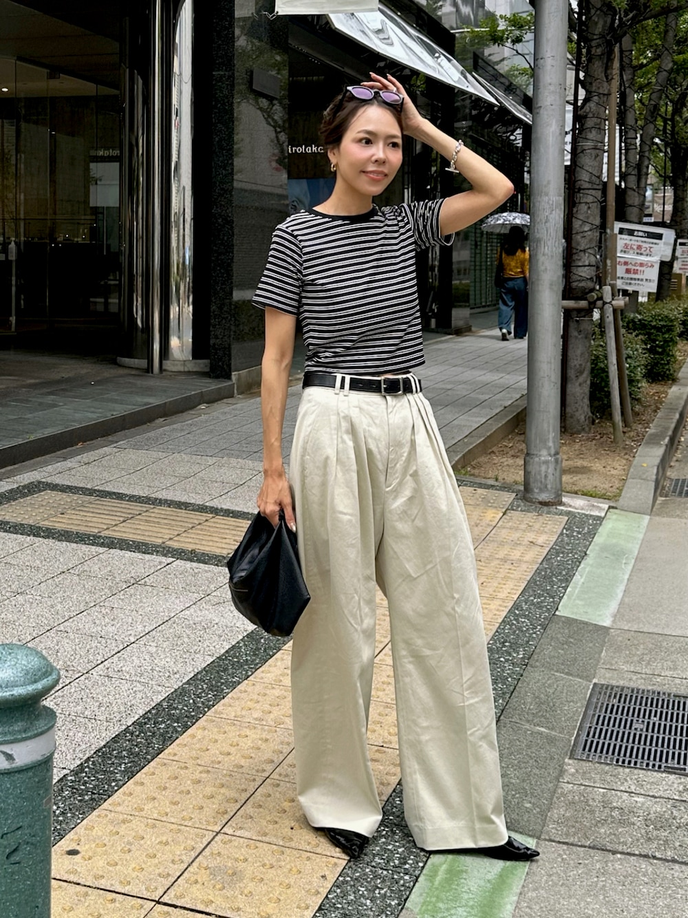 6（ロク）の「＜6(ROKU)＞コットンレーヨン タックパンツ（その他