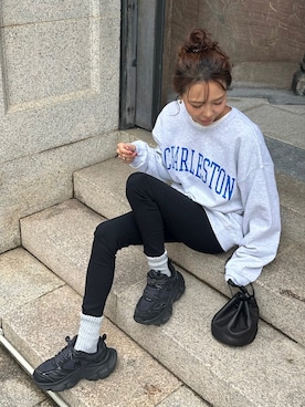 「アイテム（スニーカー）」を使った、maiさん（レディース・165cm）の秋コーディネート