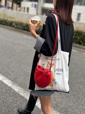 BOTTEGA VENETAのショルダーバッグを使った人気ファッション