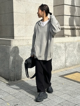 「アイテム（スニーカー）」を使った、maiさん（レディース・165cm）の秋コーディネート