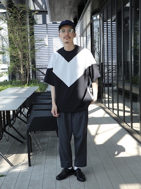 「UNITED TOKYO（ユナイテッドトウキョウ）のVカッティングTシャツ（Tシャツ/カットソー、ブラック系）」を使った、Yamamotoさん（メンズ・169cm）の春コーディネート