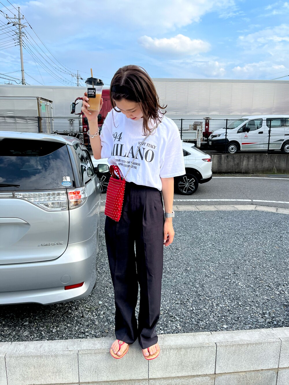 「ZARAのアイテム（Tシャツ/カットソー、ホワイト系）」を使った、Nozomiさん（レディース・158cm）の夏コーディネートの1枚目の写真