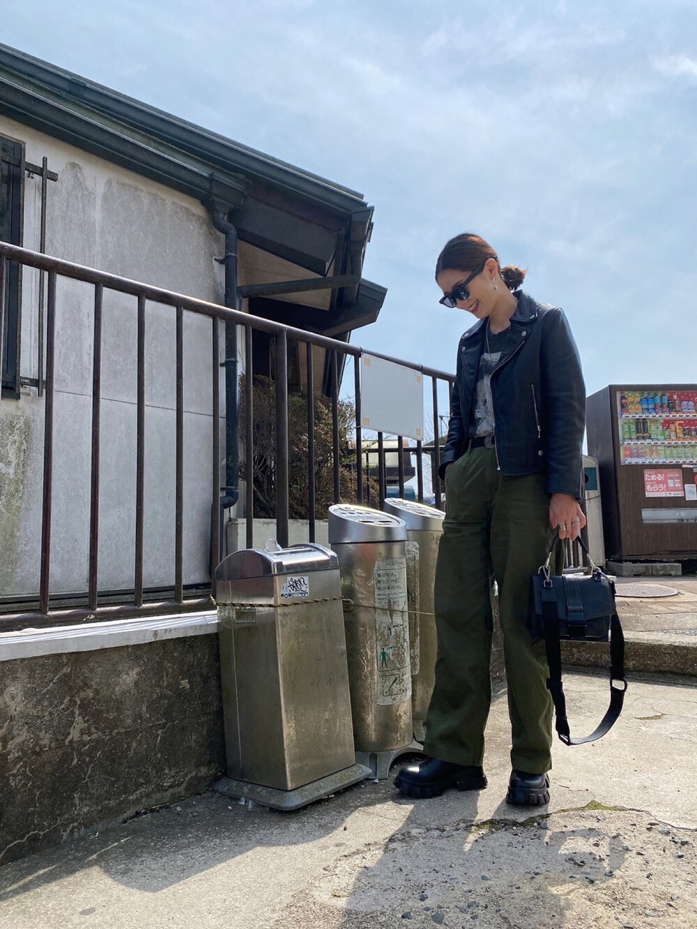 「休日スタイル、ライダース、ブーツ、春、ootd、お出かけコーデ、大人コーデ、Diesel、moussy、SHIPS、春アウター、レザージャケット」｜「MOUSSYのMILITARY STRAIGHT PTF（その他パンツ、グリーン系）」を使った、aynさん（レディース・160cm）の春コーディネートの1枚目の写真